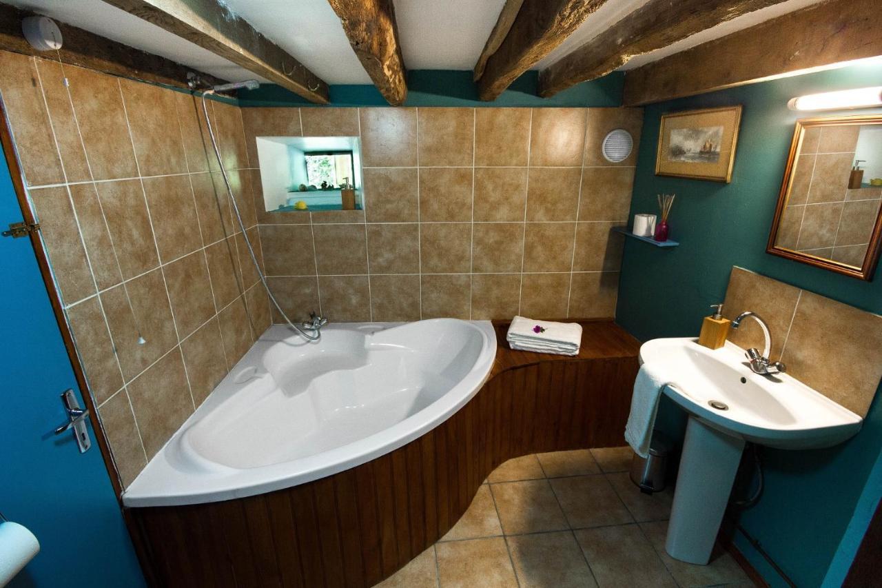 Les Quatre Siecles Bed and Breakfast Herce Exteriör bild